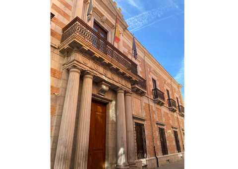 Поэтика и эстетика абсурда в современной литературе: итоги семинара в Гранаде