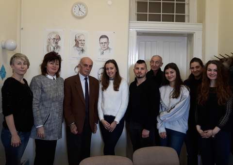 Встреча поэта Арпада Галгоци с венгерскими студентами